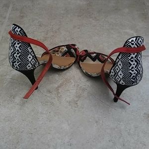🎉 Sale🎉Chinese Laundry La Paz Heels
